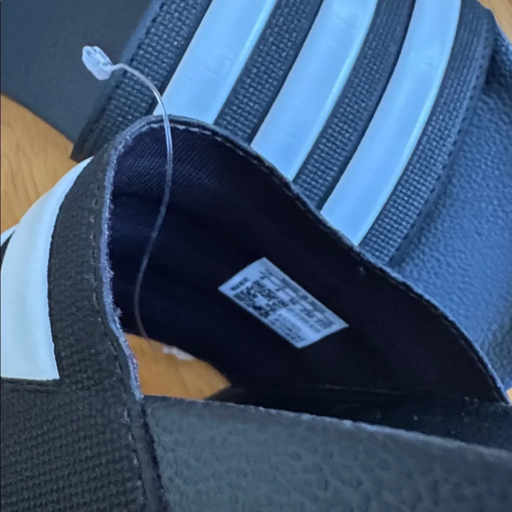 🎁 NWT Adidas Adillete Black and White Slides Sandals Shoes 4 Unisex Boy Girl